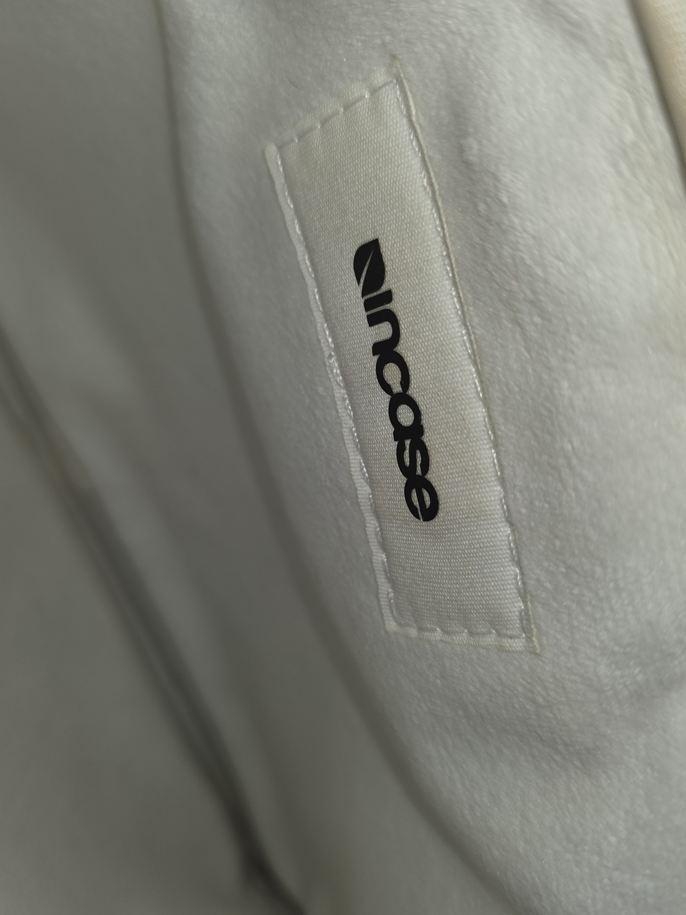 Incase Black Zippered Tablet Sleeve - Picture 6 of 6